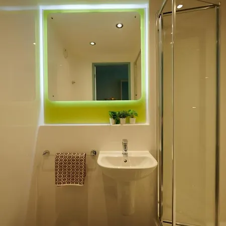 Modern Single En-suite Bedrooms In 5 Bedroom Apartments, City Centre - Dorset Point