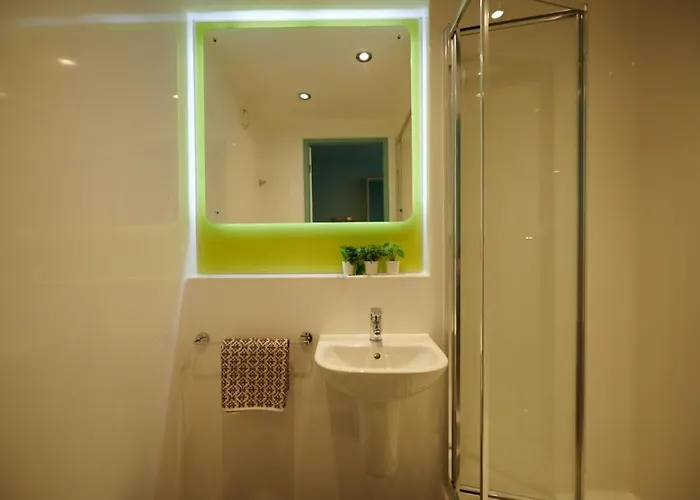 Modern Single En-suite Bedrooms In 5 Bedroom Apartments, City Centre - Dorset Point